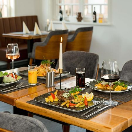 Roca Restaurant Und Hotel Bommersheim Exterior photo