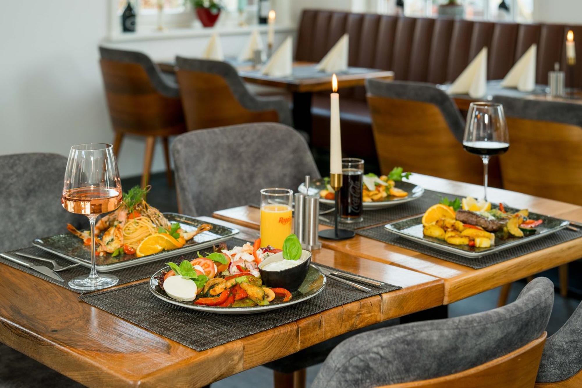 Roca Restaurant Und Hotel Bommersheim Exterior photo